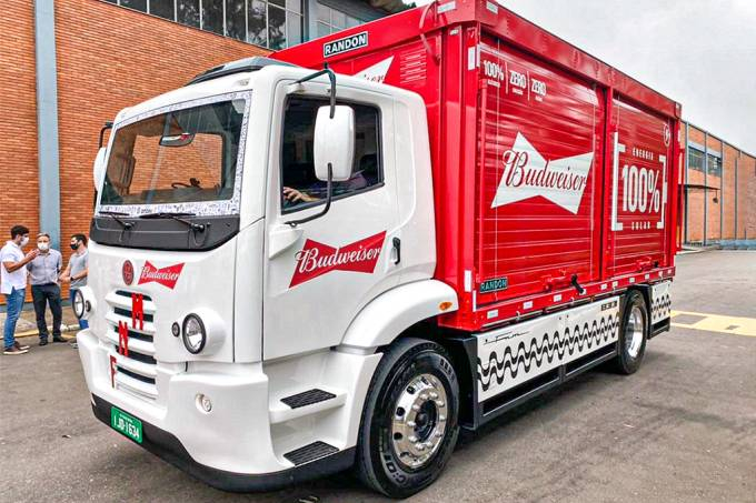 AMBEV fecha compra de mil veículos elétricos