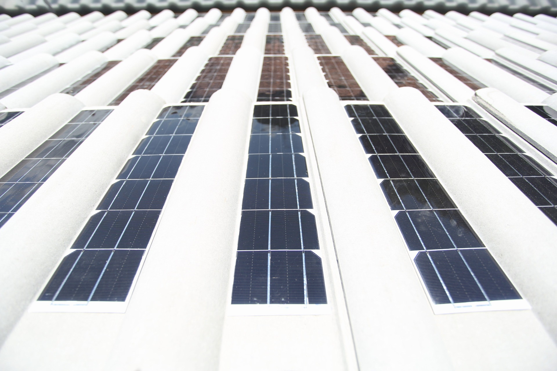 1ª telha solar do Brasil é instalada em duas residências